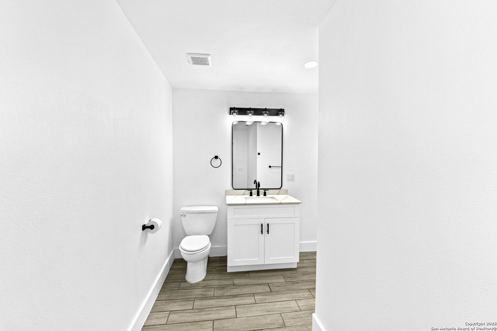 13747 Us Highway 87 Adkins TX 78101