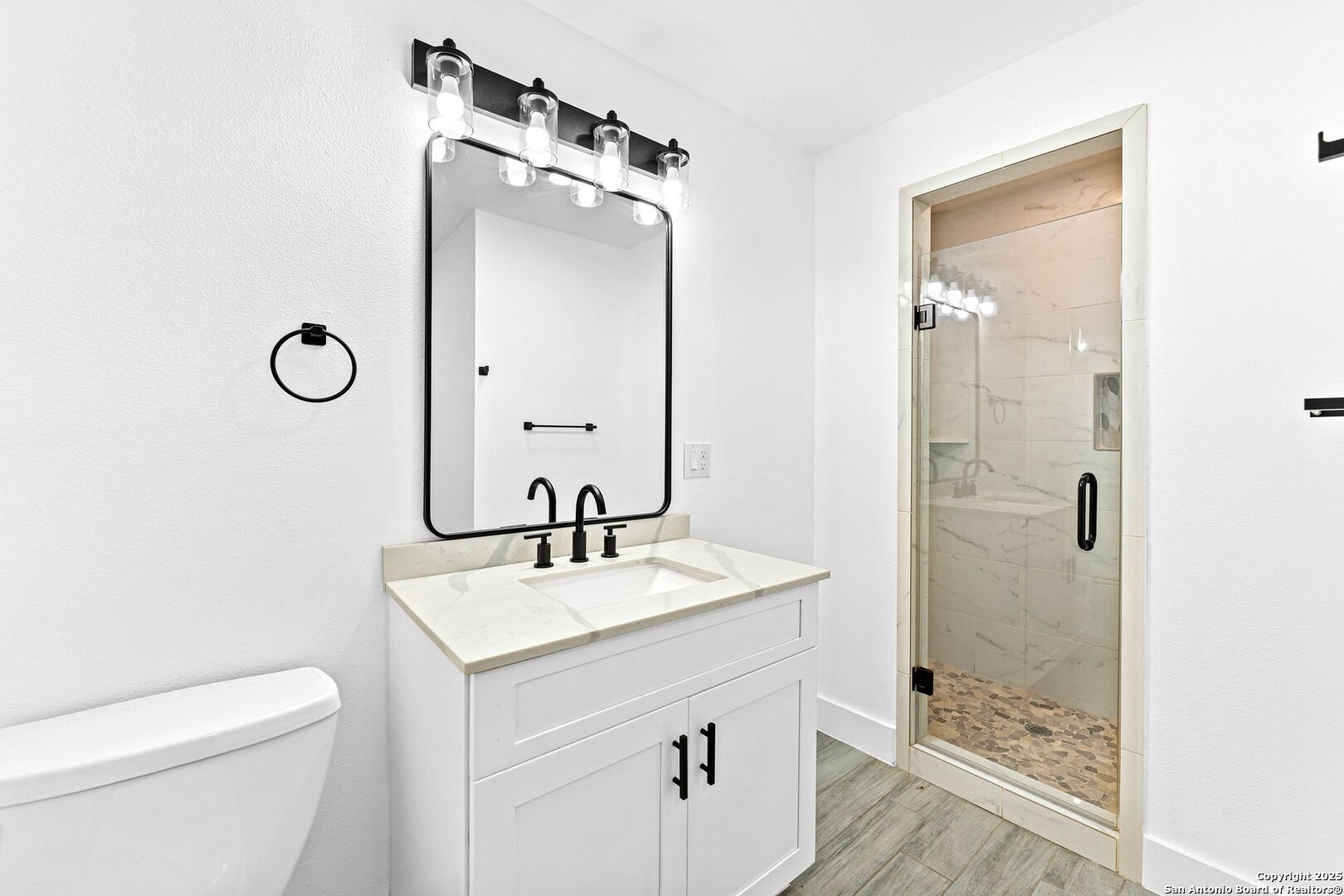 13747 Us Highway 87 Adkins TX 78101