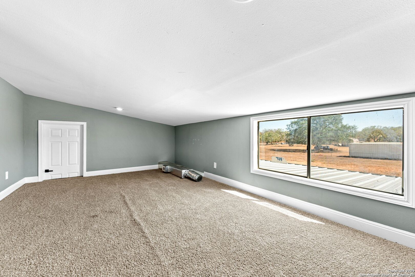 13747 Us Highway 87 Adkins TX 78101