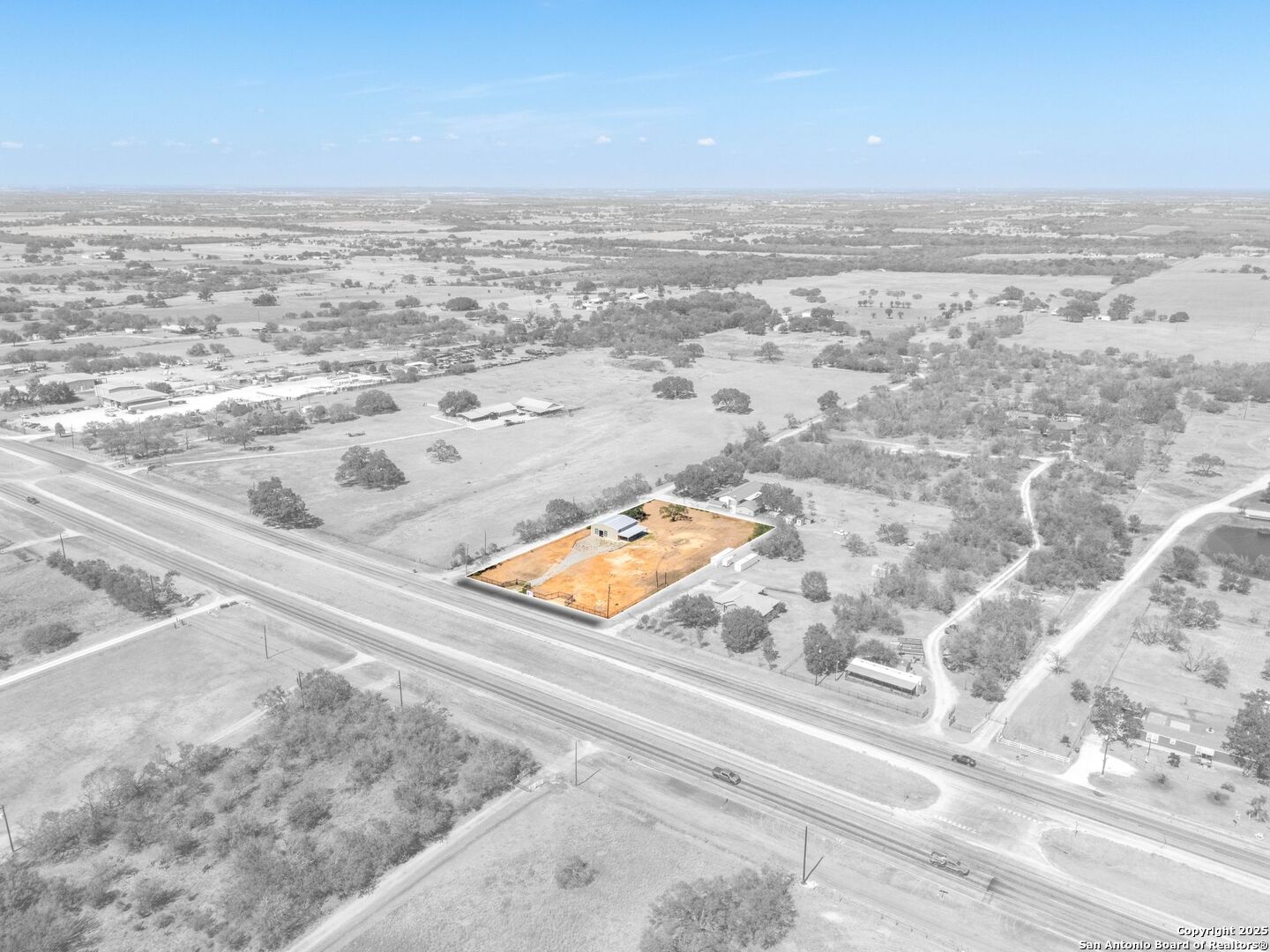 13747 Us Highway 87 Adkins TX 78101