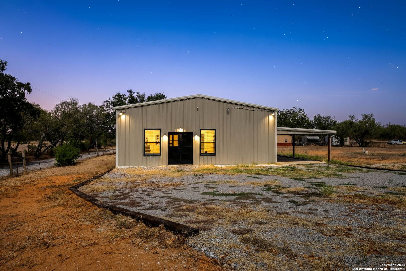 13747 Us Highway 87 Adkins TX 78101