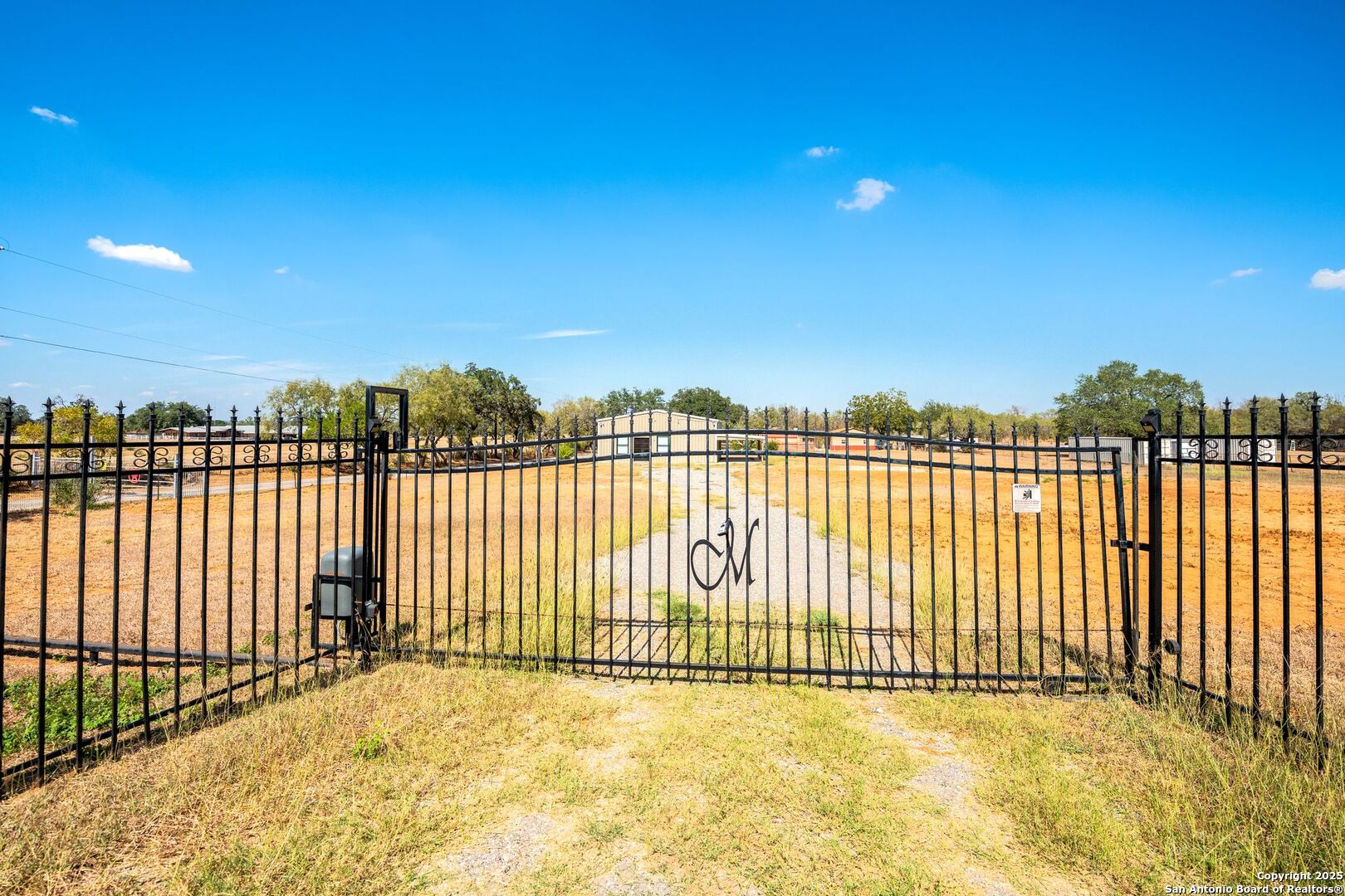 13747 Us Highway 87 Adkins TX 78101