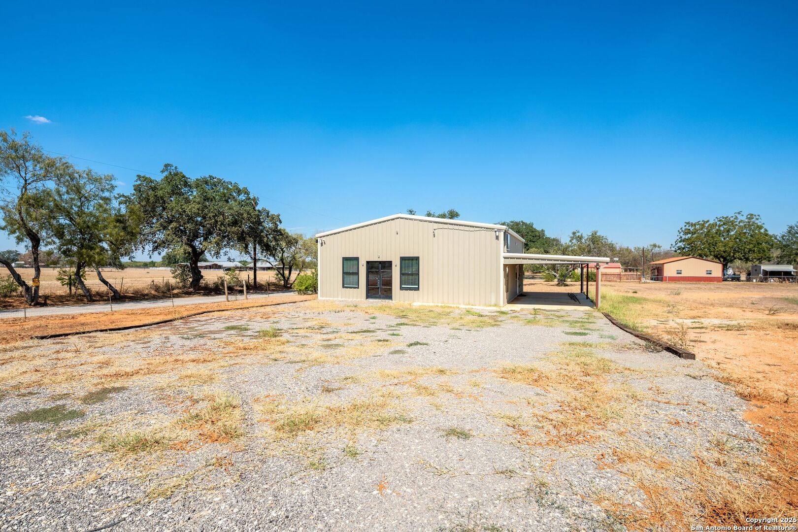 13747 Us Highway 87 Adkins TX 78101