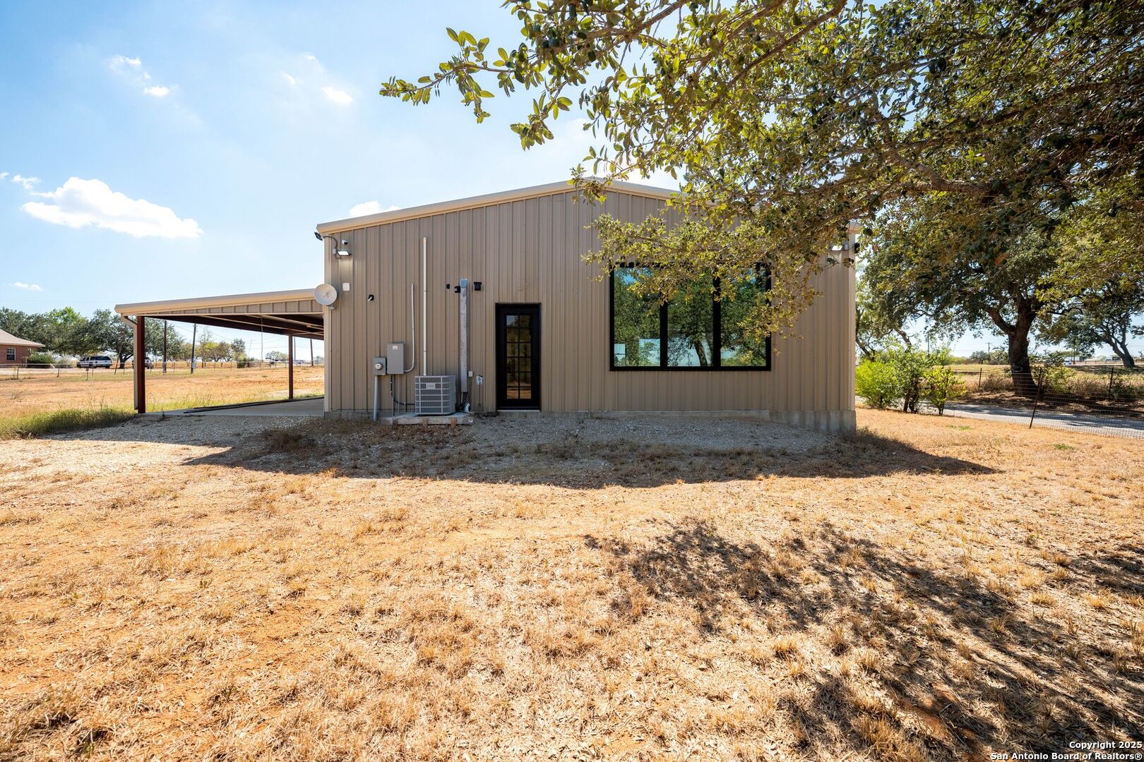 13747 Us Highway 87 Adkins TX 78101