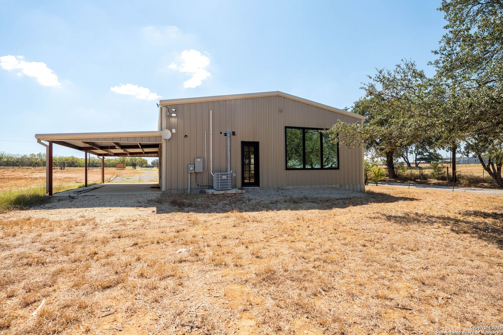 13747 Us Highway 87 Adkins TX 78101