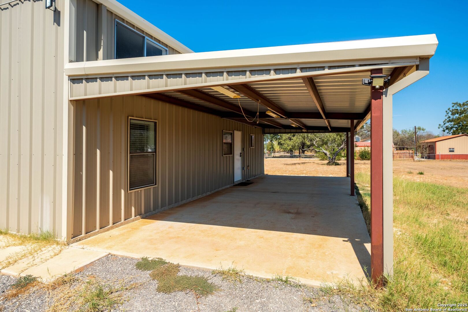 13747 Us Highway 87 Adkins TX 78101