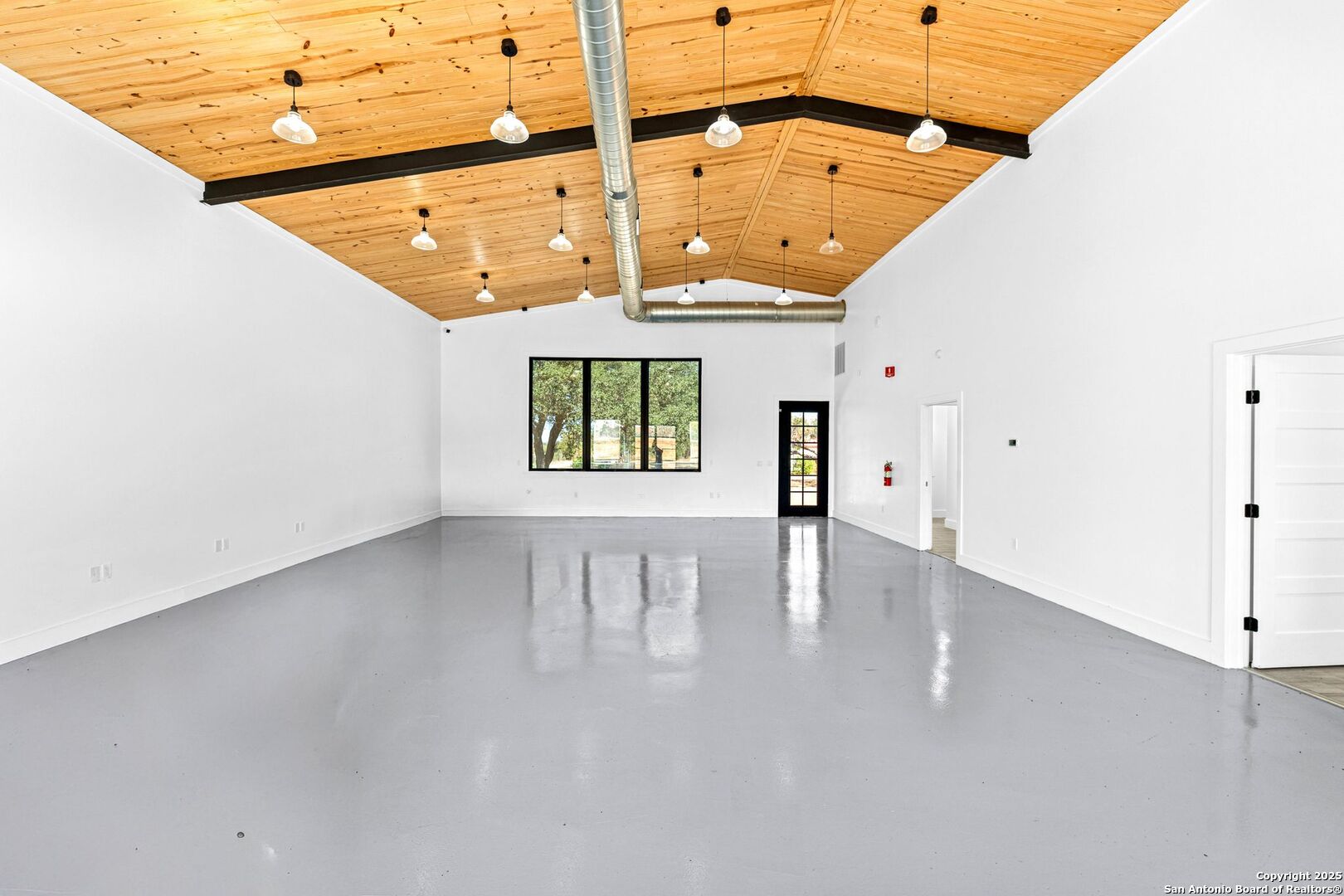 13747 Us Highway 87 Adkins TX 78101