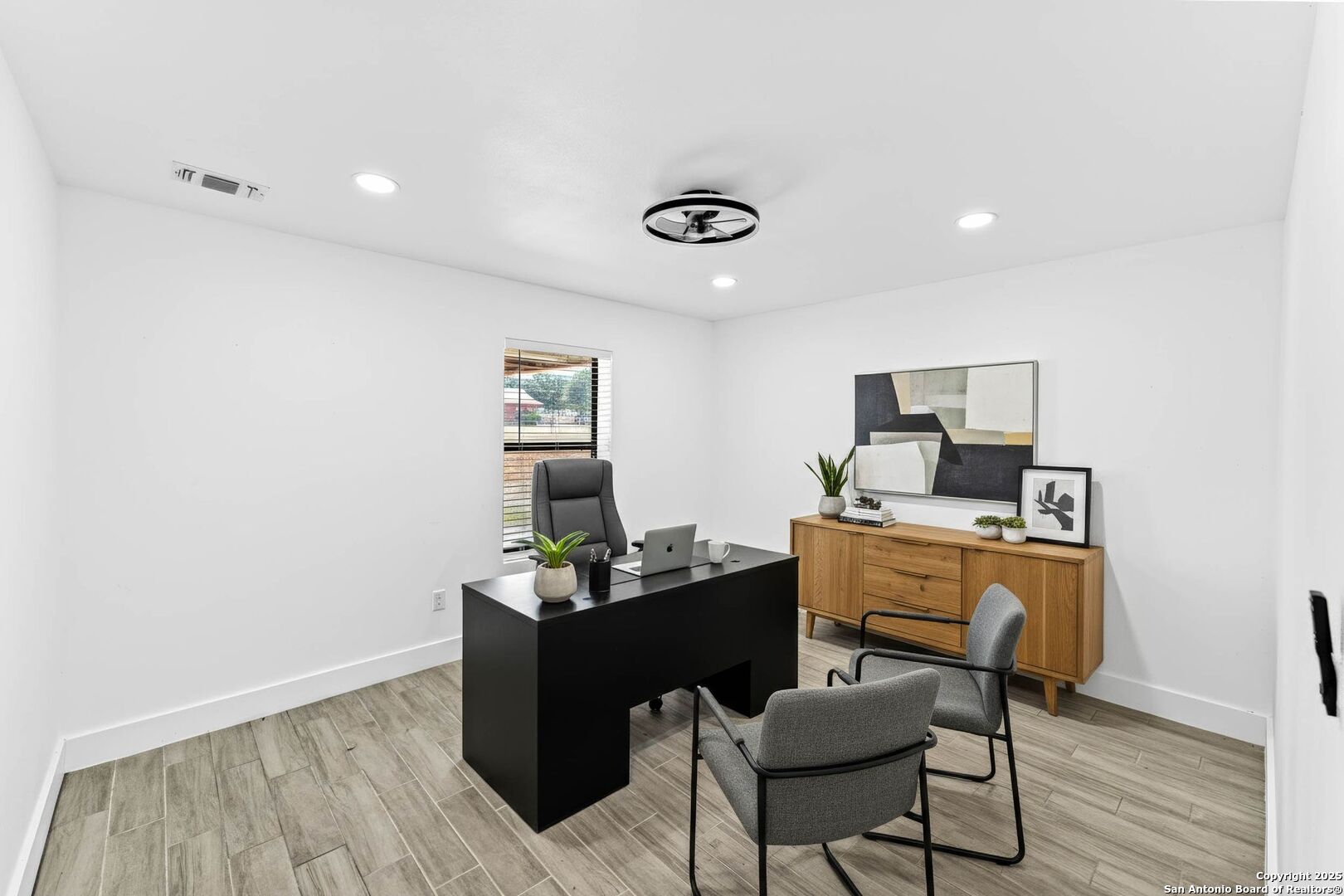 13747 Us Highway 87 Adkins TX 78101