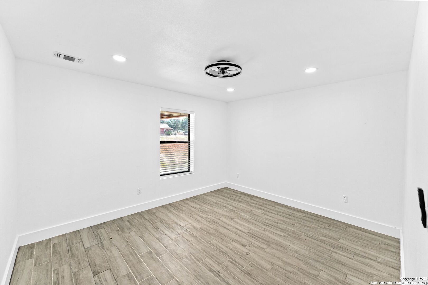 13747 Us Highway 87 Adkins TX 78101