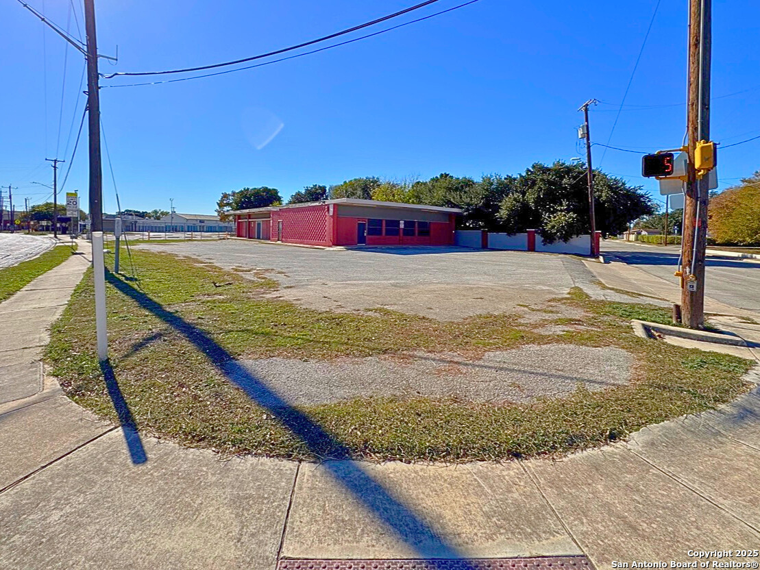 2507 S General Mcmullen Drive San Antonio TX 78226