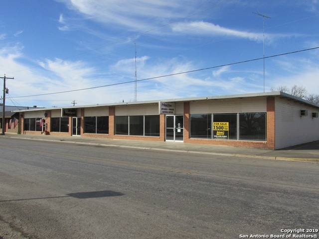 1602 Avenue M Hondo TX 78861