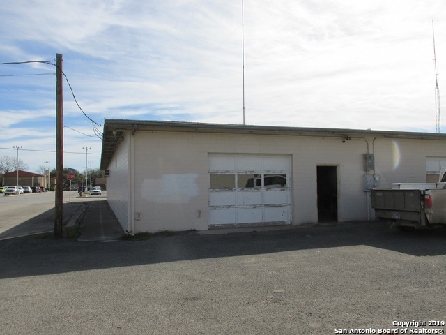 1602 Avenue M Hondo TX 78861