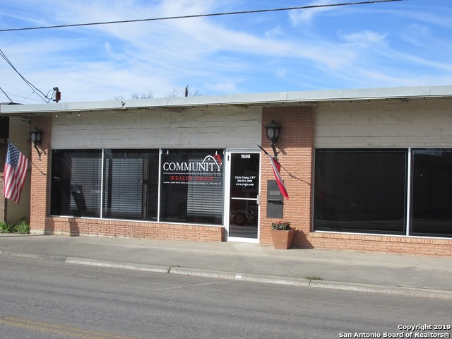 1602 Avenue M Hondo TX 78861