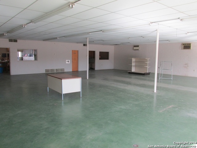 1602 Avenue M Hondo TX 78861