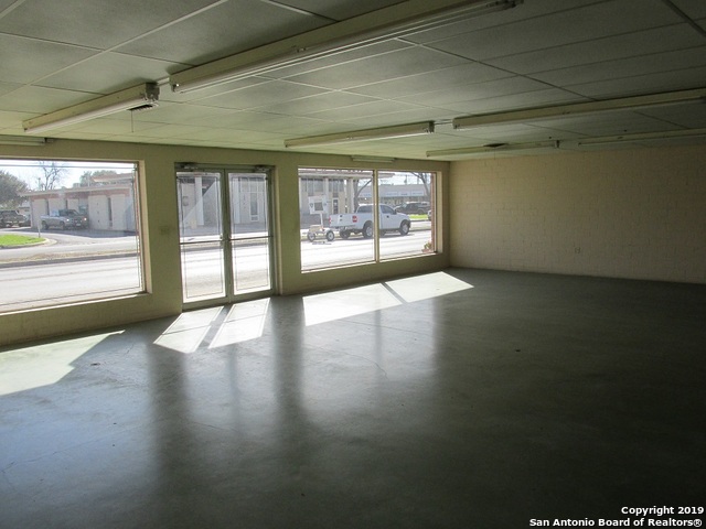 1602 Avenue M Hondo TX 78861