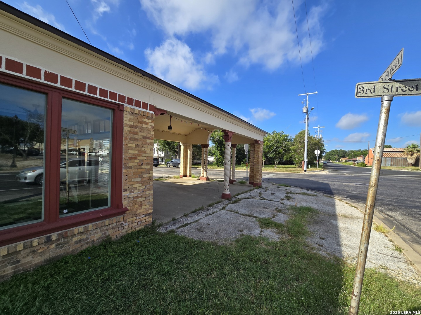 1502 3rd Floresville TX 78114