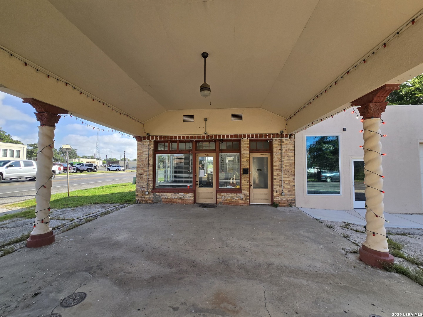 1502 3rd Floresville TX 78114
