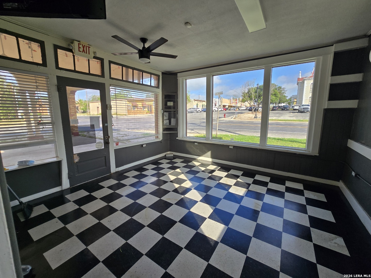 1502 3rd Floresville TX 78114