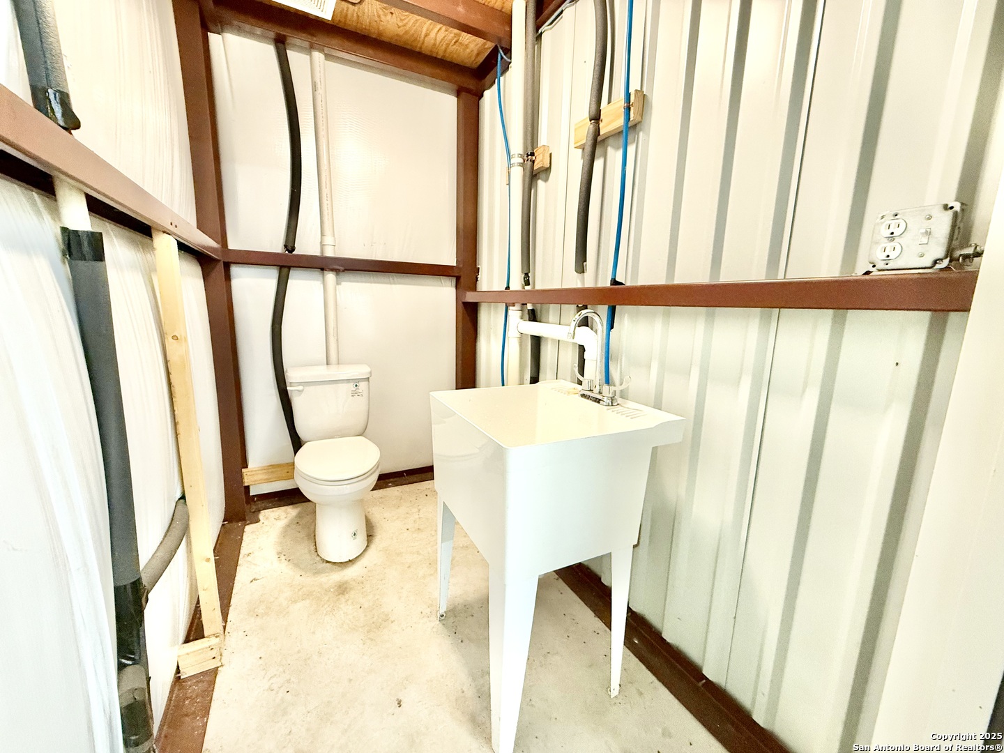 1906 Avenue T Hondo TX 78861