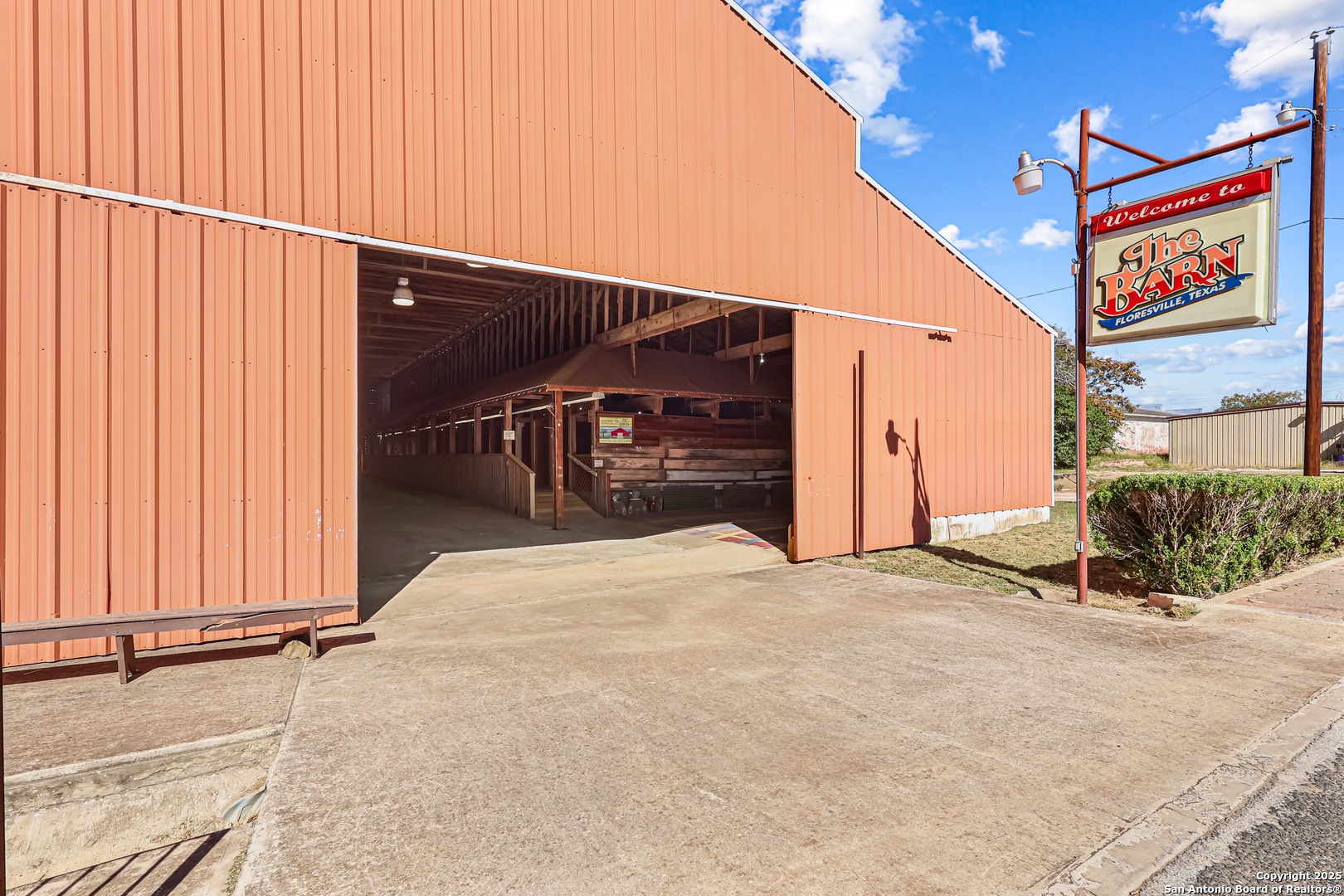 1001 D Floresville TX 78114