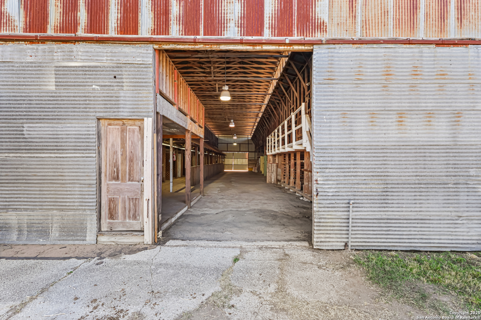 1001 D Floresville TX 78114