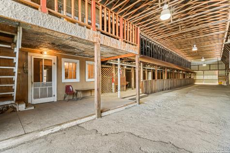 1001 D Floresville TX 78114