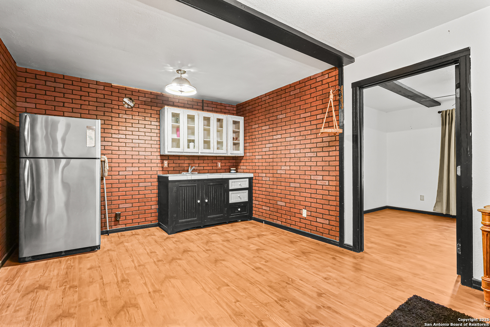 1001 D Floresville TX 78114