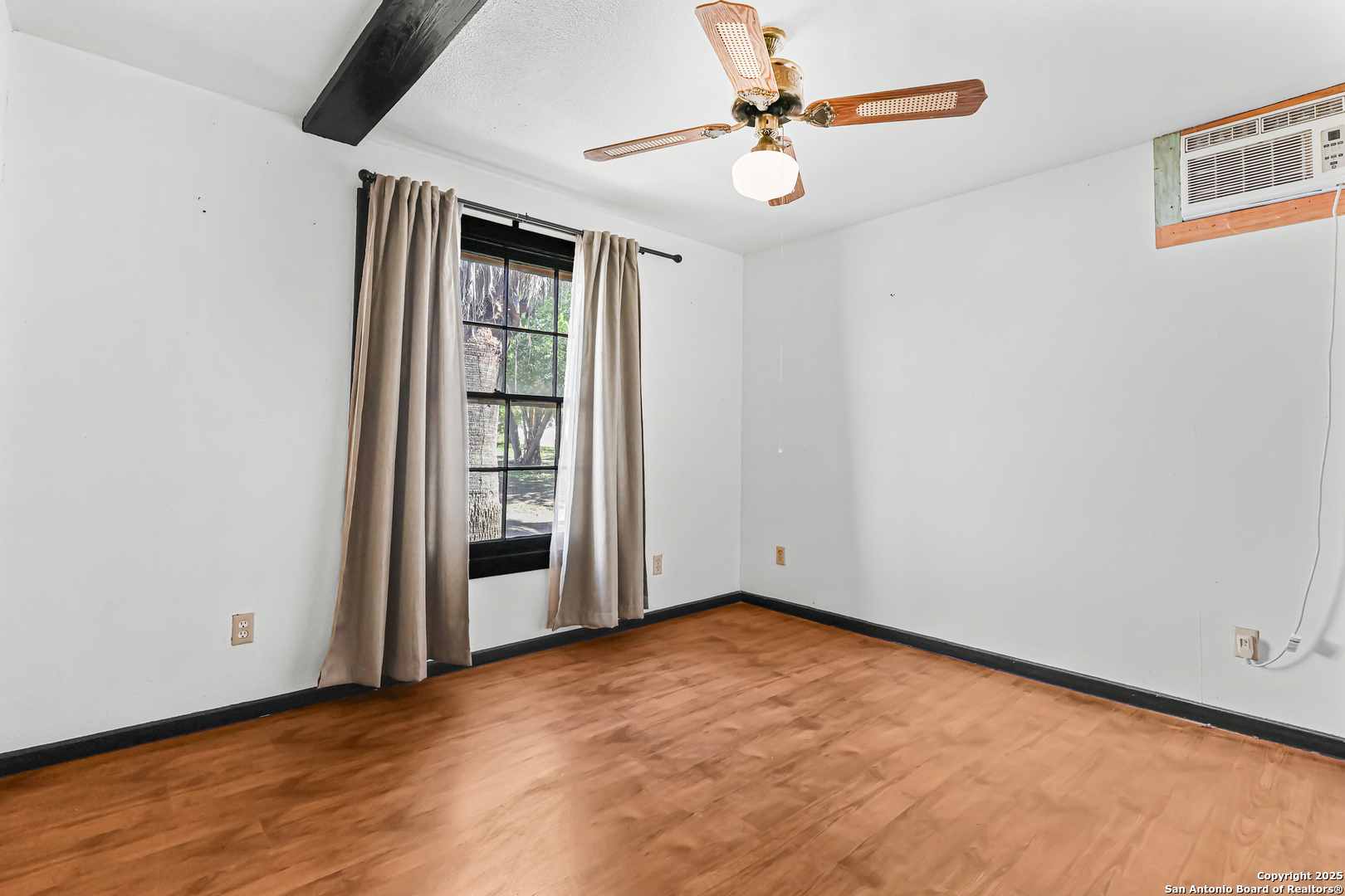 1001 D Floresville TX 78114