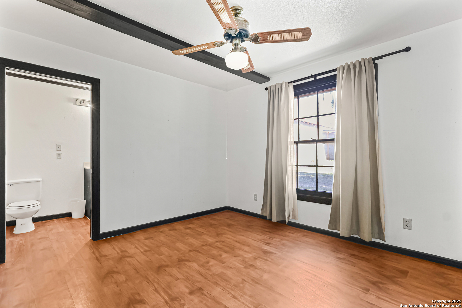 1001 D Floresville TX 78114