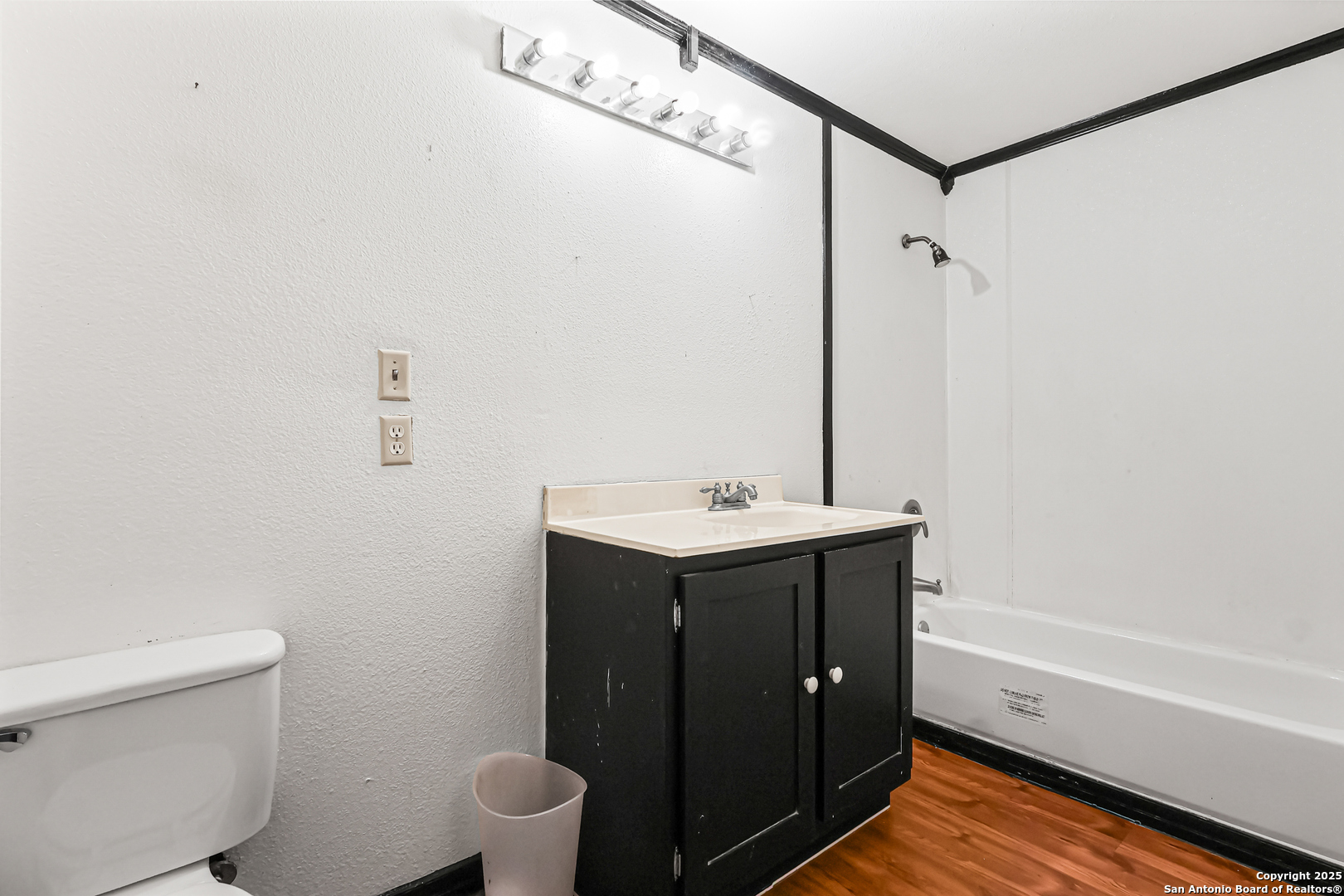 1001 D Floresville TX 78114