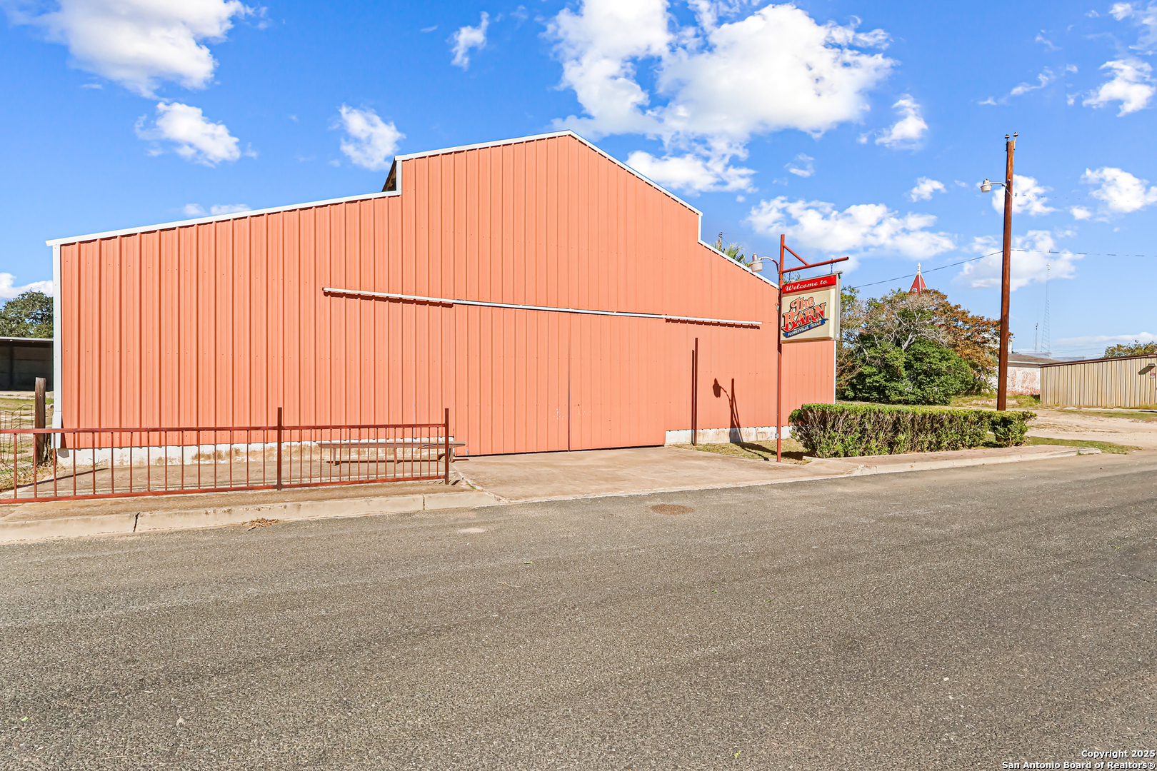 1001 D Floresville TX 78114