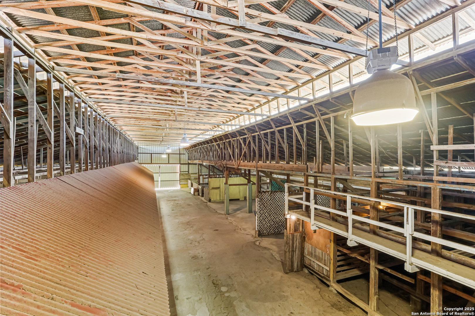 1001 D Floresville TX 78114