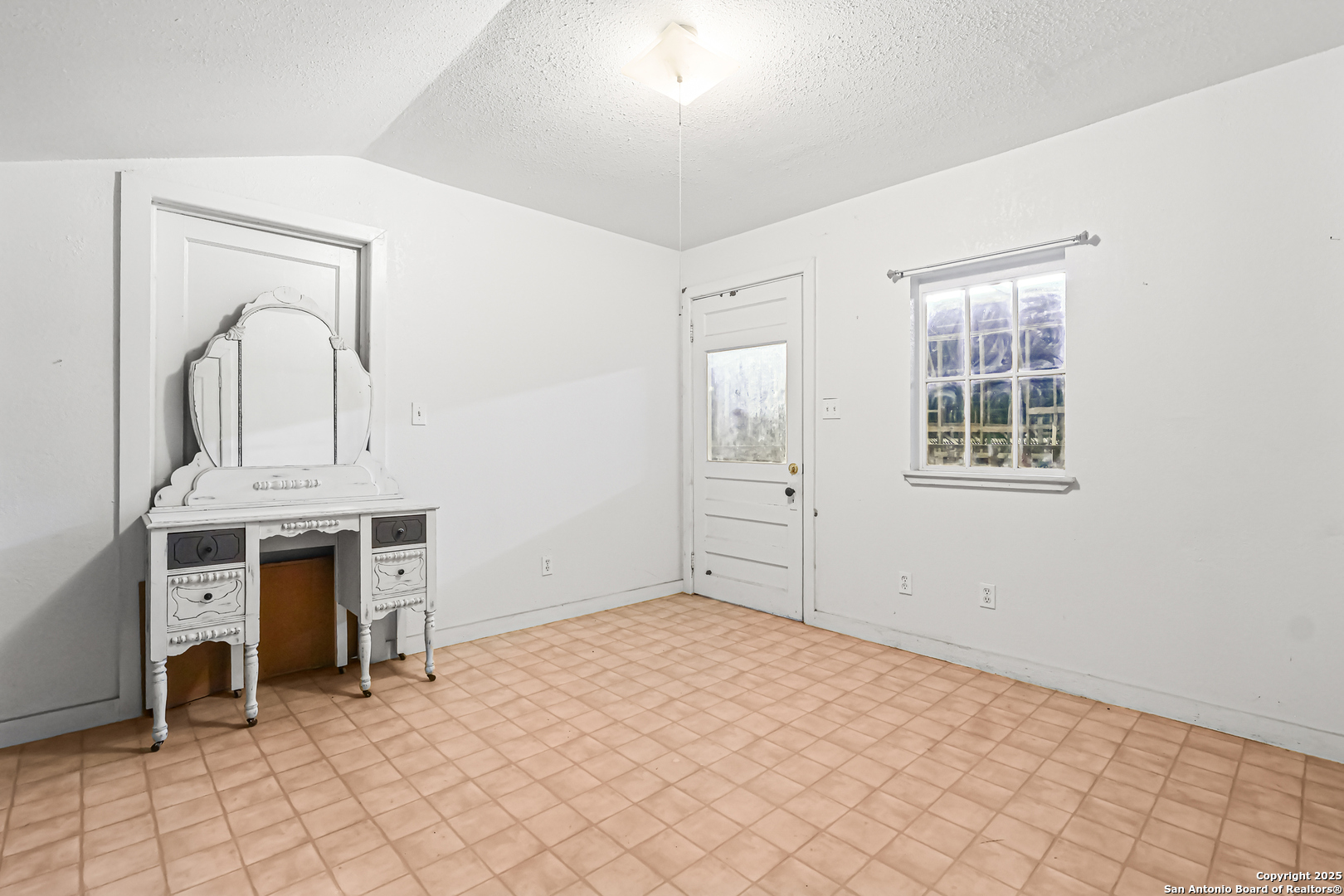 1001 D Floresville TX 78114