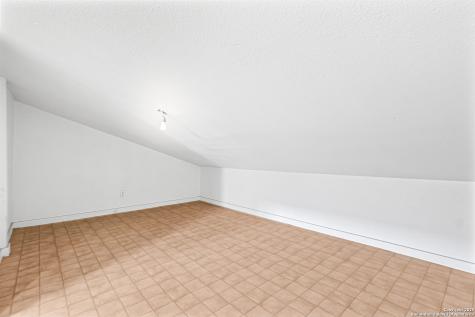 1001 D Floresville TX 78114