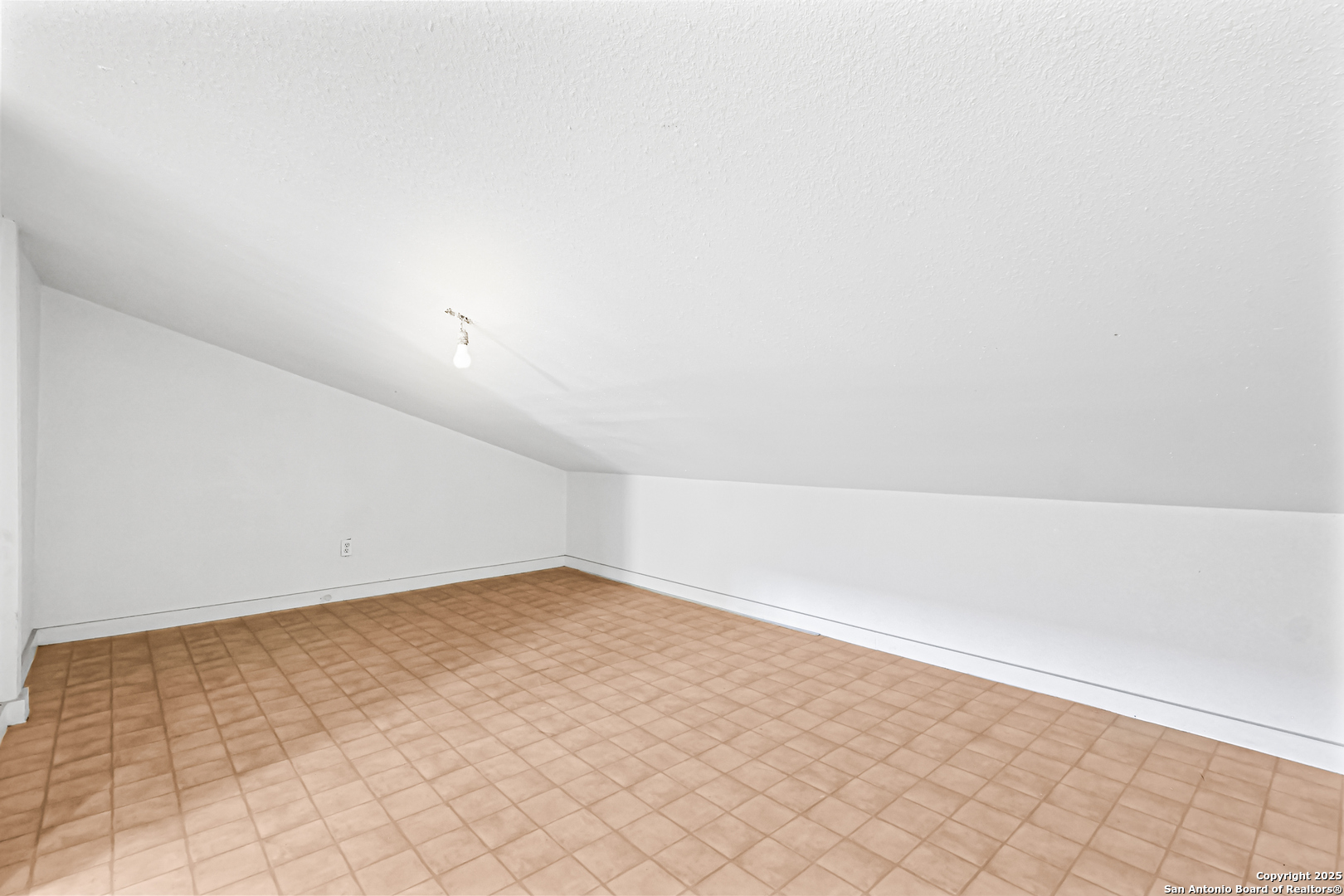 1001 D Floresville TX 78114