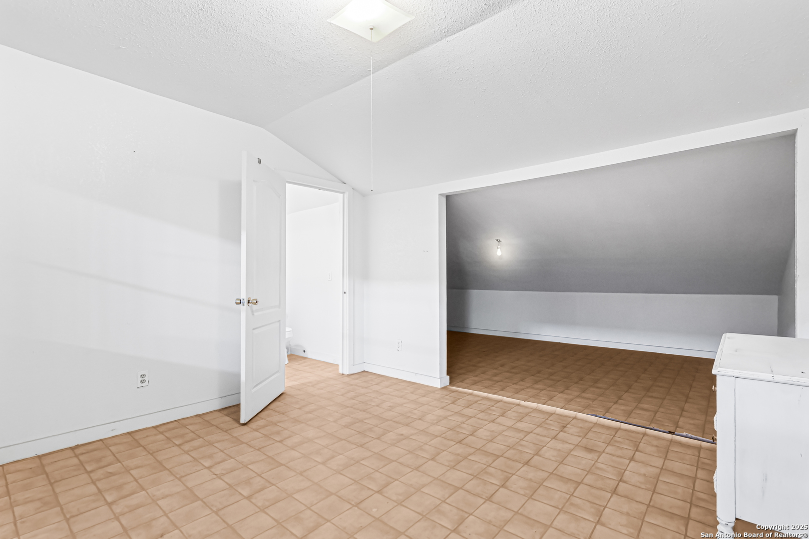 1001 D Floresville TX 78114