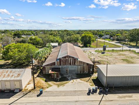 1001 D Floresville TX 78114