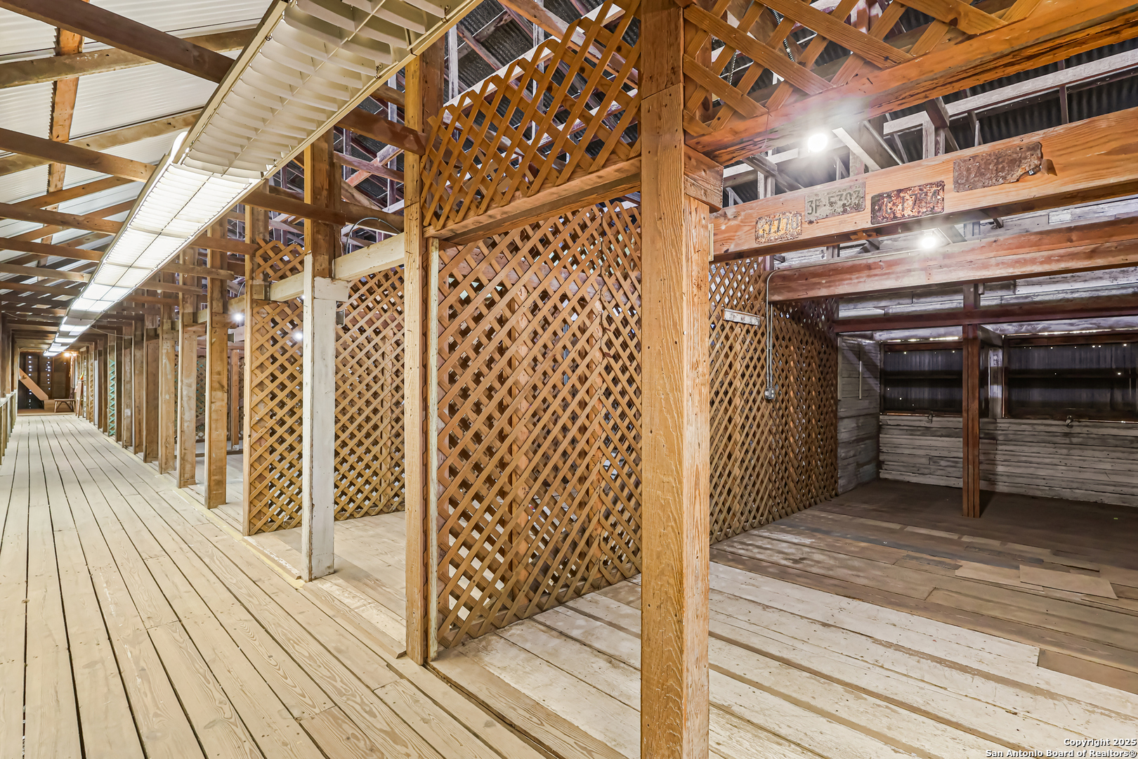 1001 D Floresville TX 78114