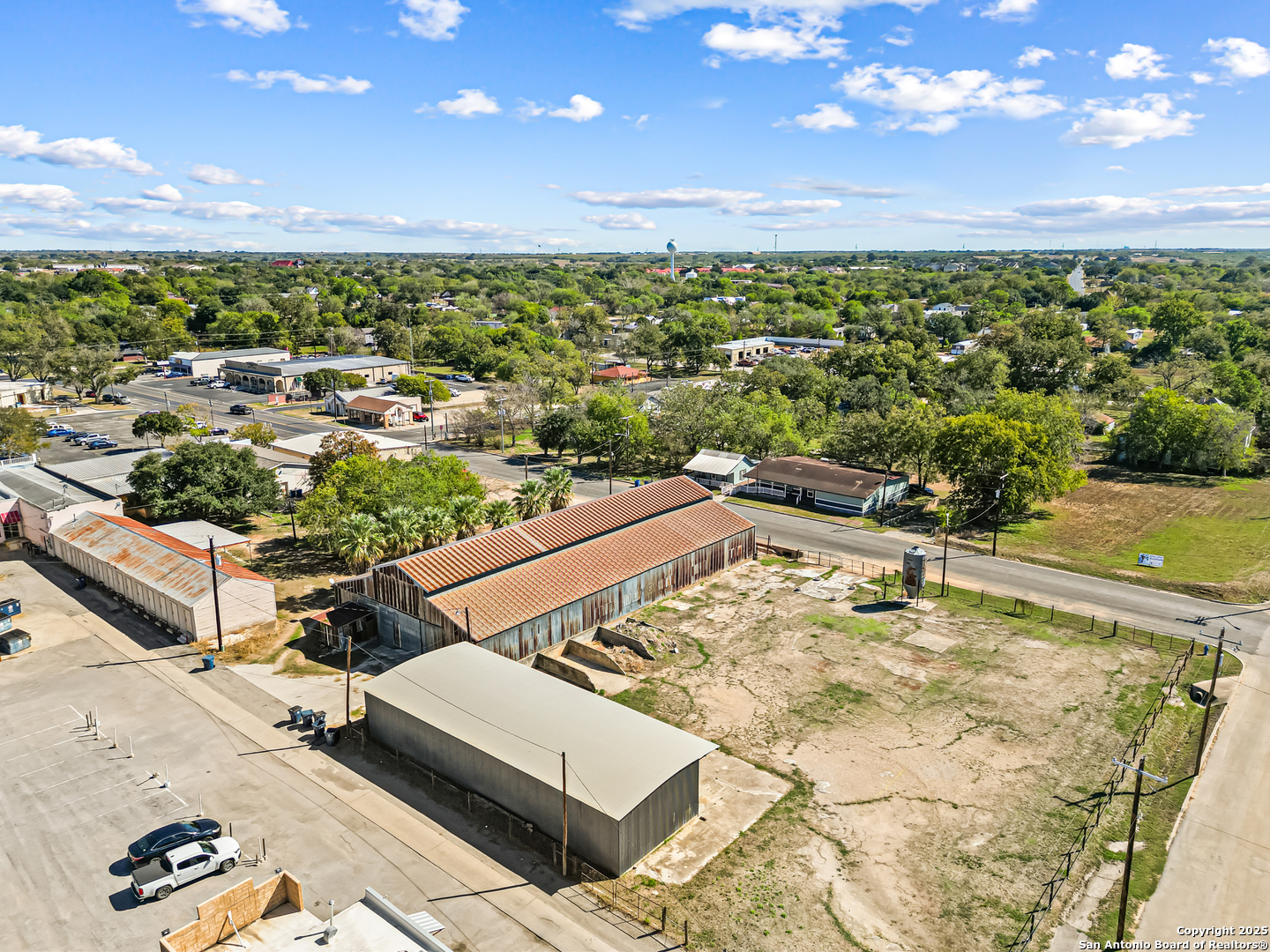 1001 D Floresville TX 78114