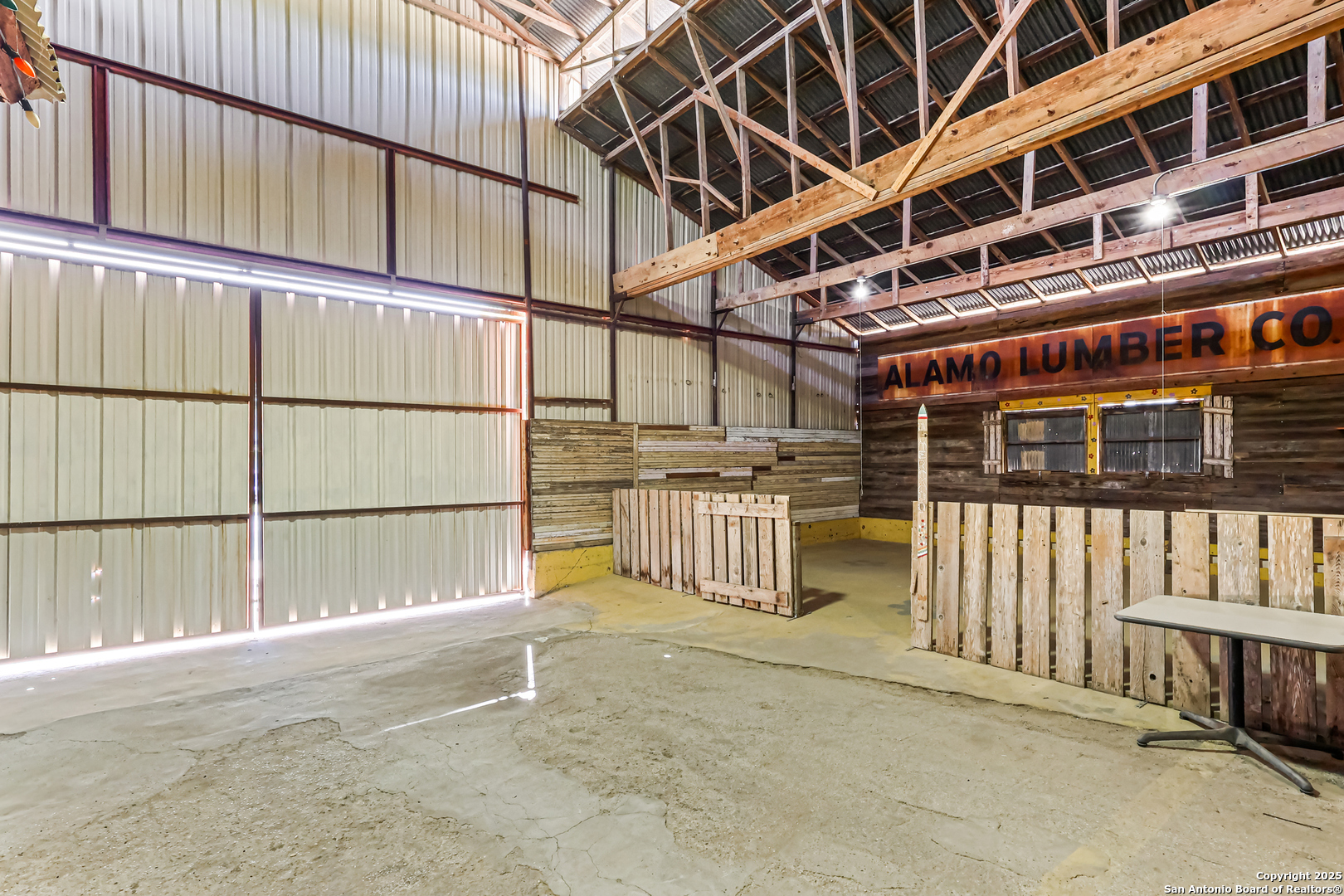 1001 D Floresville TX 78114