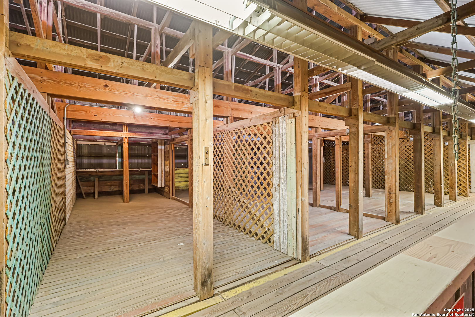 1001 D Floresville TX 78114