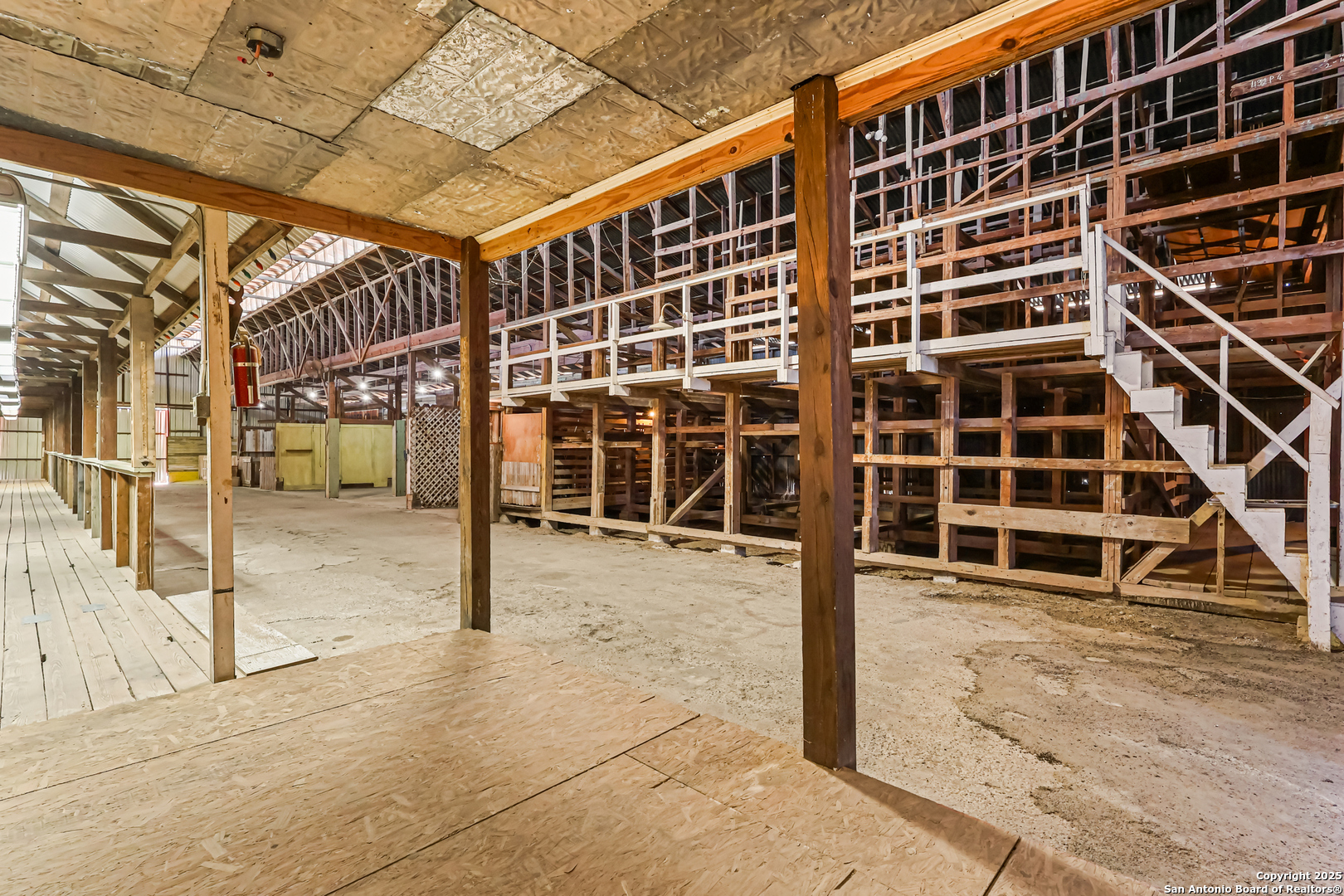 1001 D Floresville TX 78114