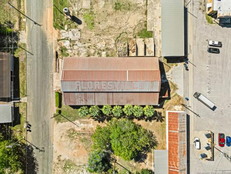 1001 D Floresville TX 78114