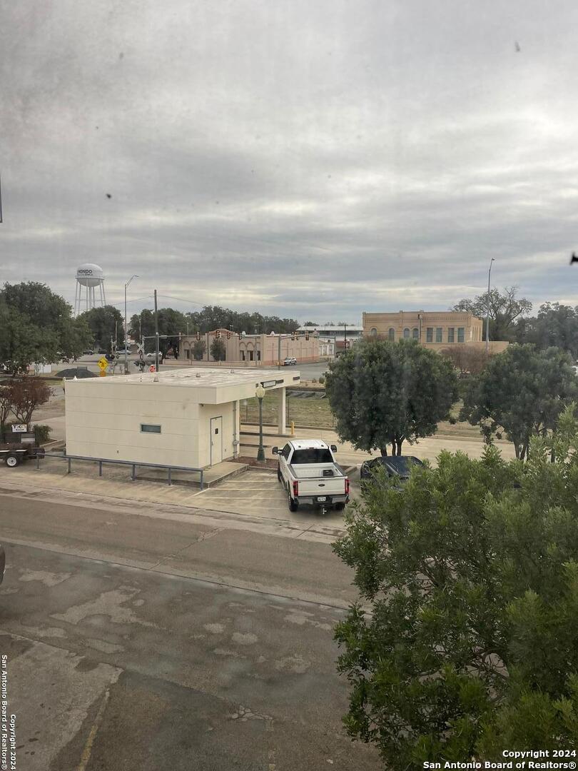 1110 18th Street Hondo TX 78861