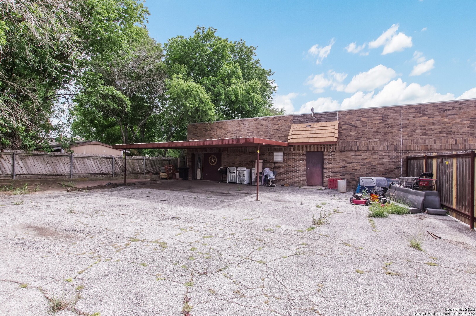 6240 Montgomery Windcrest TX 78239