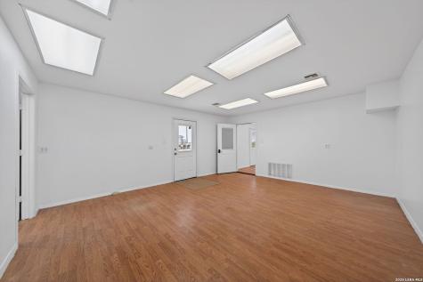3215 Zanderson Jourdanton TX 78026