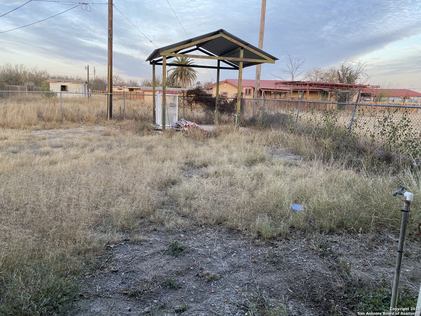 2677 Us Highway 83 Carrizo Springs TX 78834