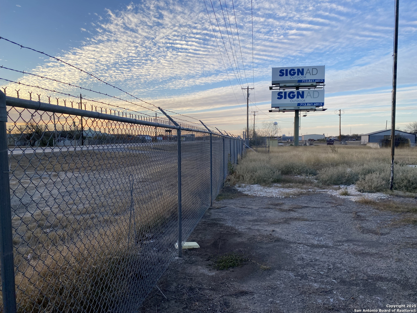 2677 Us Highway 83 Carrizo Springs TX 78834