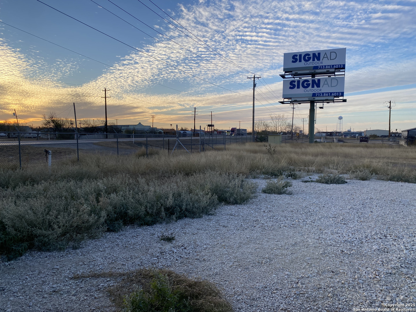 2677 Us Highway 83 Carrizo Springs TX 78834