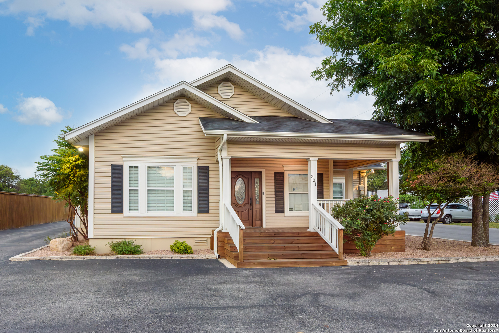 301 S Seguin Road Converse TX 78109